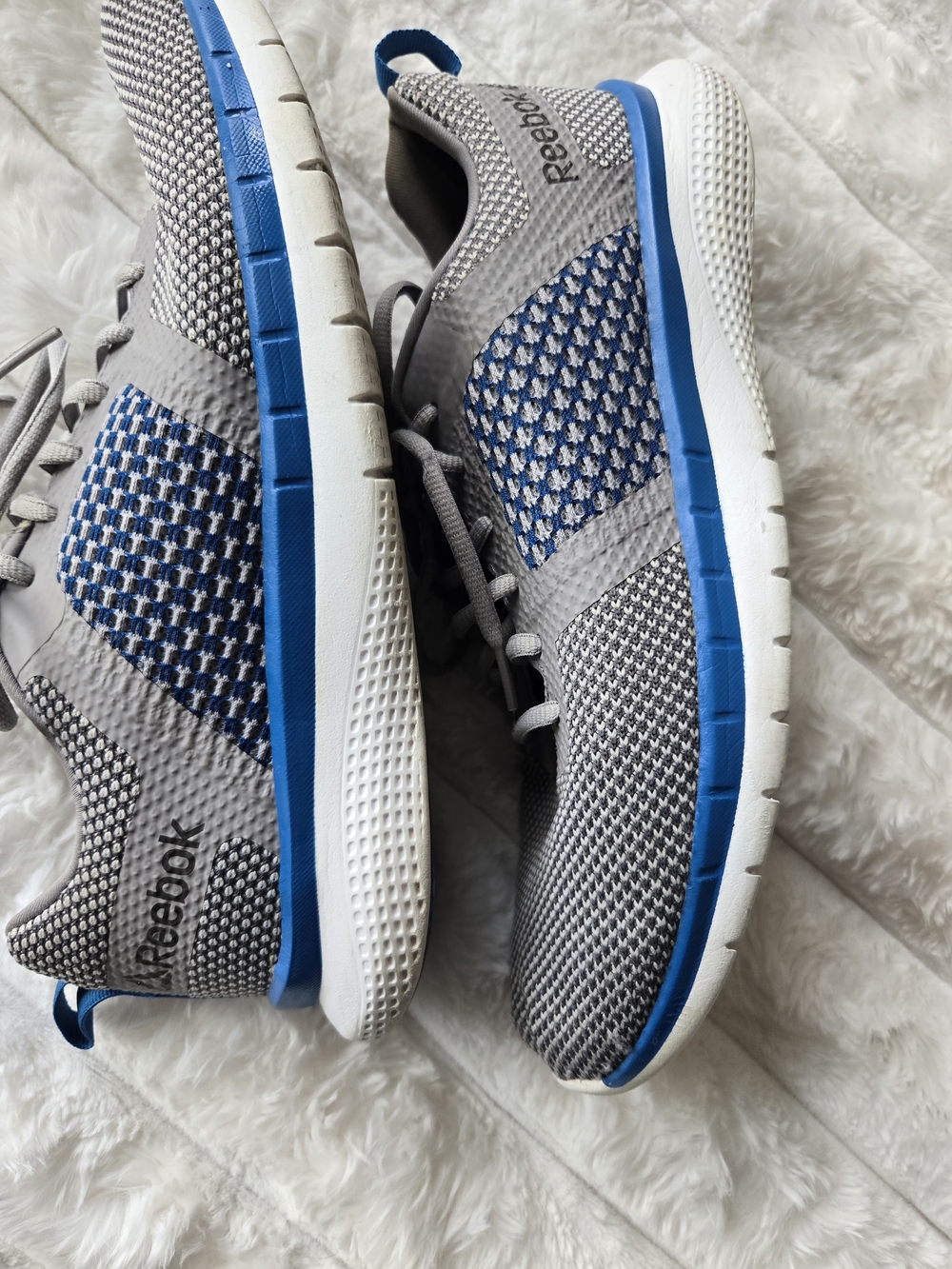 Reebok Men’s Lightweight Grey & Blue Knit Trainer Size 9 1/2 UK  8 1/2